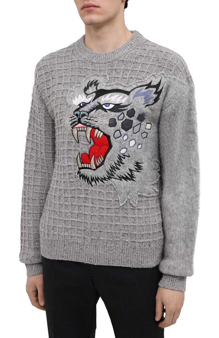 Мужской свитер kenzo x kansai yamamoto KENZO серого цвета, арт. FB55PU5423AE | Фото 3 (Материал внешний: Шерсть; Мужское Кросс-КТ: Свитер-одежда; Рукава: Длинные; Принт: С принтом; Длина (для топов): Стандартные; Стили: Гранж)