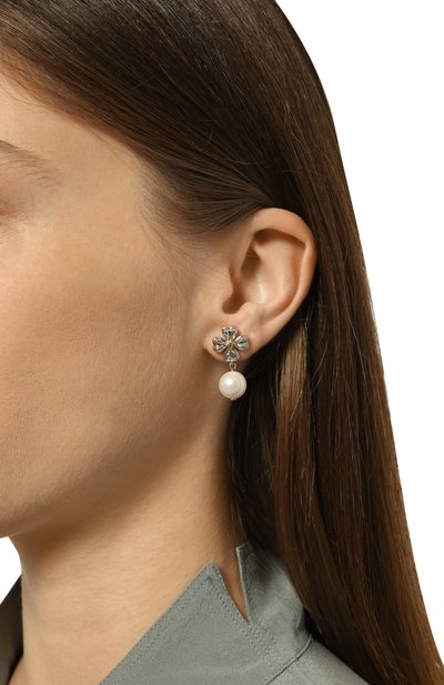 Серьги SSIL серебряного цвета по цене 15300 руб., арт. SS23FEC023CBFFFPP/M, фото 2 Серьги SSIL, арт. SS23FEC023CBFFFPP/M, фото 2