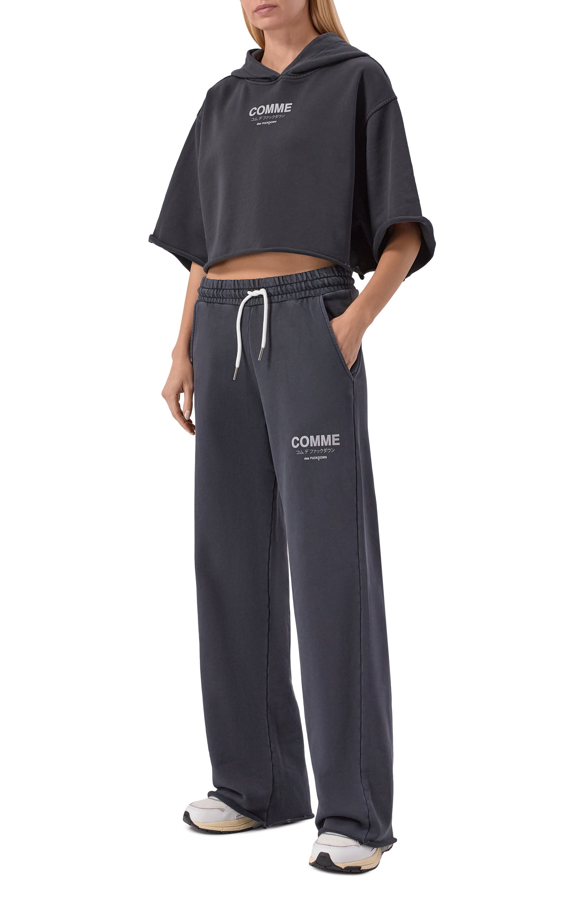 Хлопковые брюки COMME DES FUCKDOWN темно-серого цвета по цене 18300 руб., арт. CFABW01581, фото 2 Хлопковые брюки COMME DES FUCKDOWN, арт. CFABW01581, фото 2