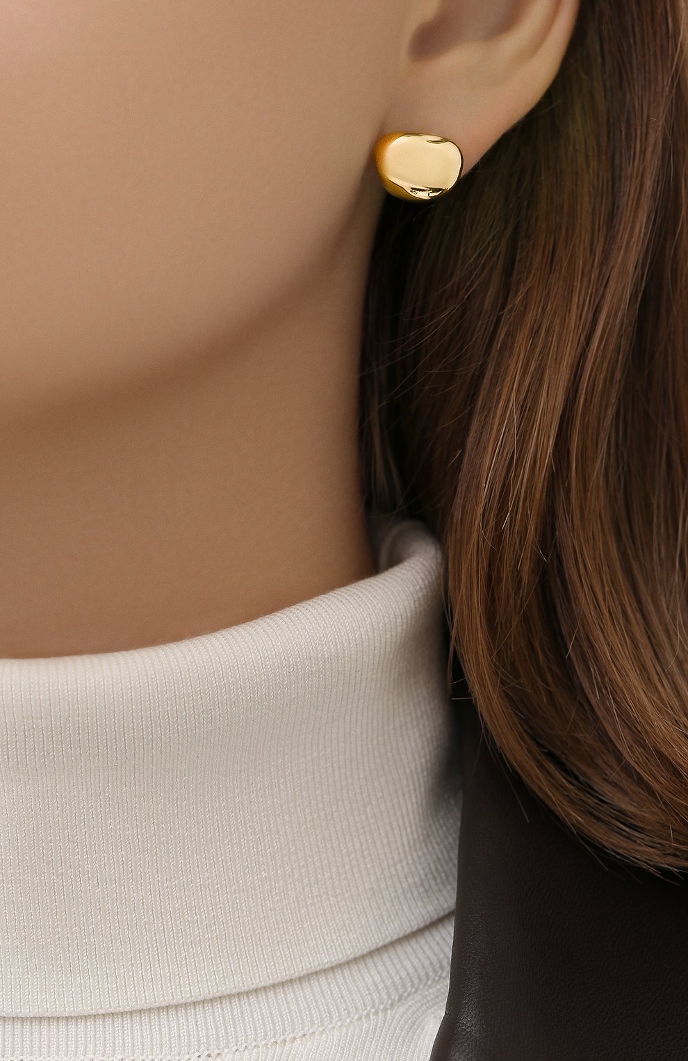 Серьги BOTTEGA VENETA золотого цвета по цене 41350 руб., арт. 637077/VAHU0, фото 2 Серьги BOTTEGA VENETA, арт. 637077/VAHU0, фото 2