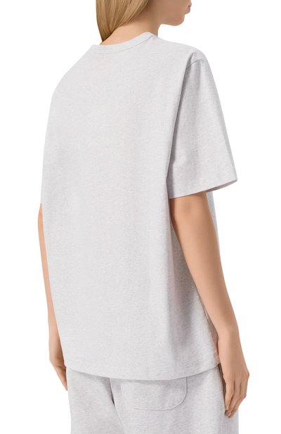 Хлопковая футболка AECA WHITE серого цвета по цене 7770 руб., арт. AWCMSSBDTTSST010C0.LIGHT GREY (L), фото 4 Хлопковая футболка AECA WHITE, арт. AWCMSSBDTTSST010C0.LIGHT GREY (L), фото 4