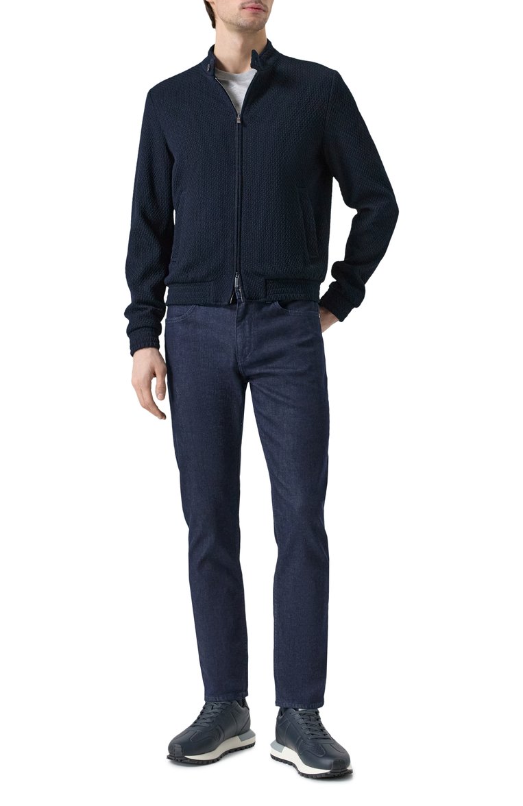 Мужской бомбер EMPORIO ARMANI темно-синего цвета, арт. EM000185/TE13908 | Фото 2 (Рукава: Длинные; Материал сплава: Проставлено; Драгоценные камни: Проставлено; Материал подклада: Синтетический материал; Длина (верхняя одежда): Короткие; Кросс-КТ: бомбер, Легкие; Принт: Без принта; Мужское Кросс-КТ: шерсть и кашемир; Стили: Кэжуэл)