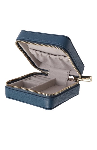 Кожаный футляр для украшений COCCINELLE темно-синего цвета по цене 10780 руб., арт. E2 QI0 15 01 01, фото 3 Кожаный футляр для украшений COCCINELLE, арт. E2 QI0 15 01 01, фото 3