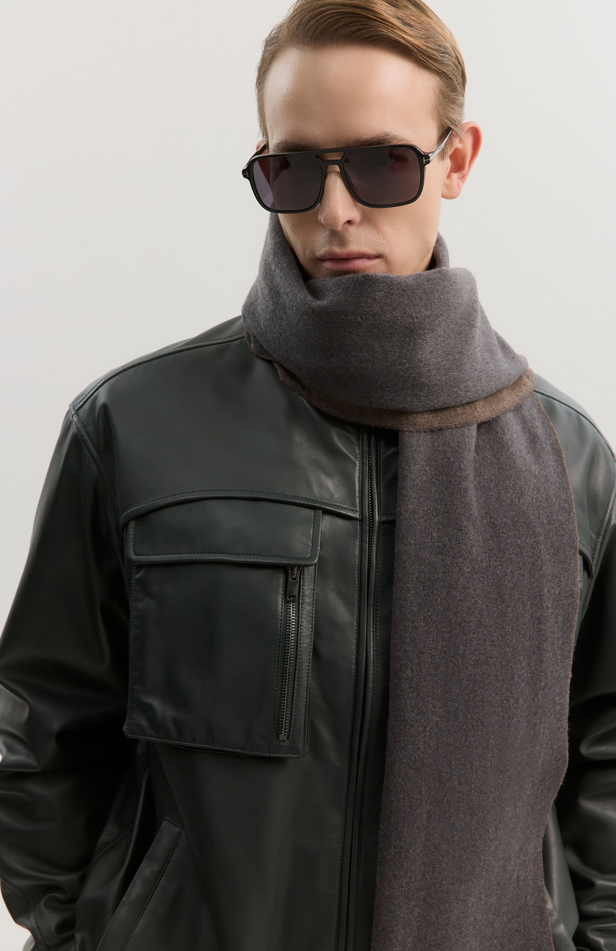 Солнцезащитные очки TOM FORD черного цвета по цене 57050 руб., арт. TF910 01A, фото 5 Солнцезащитные очки TOM FORD, арт. TF910 01A, фото 5