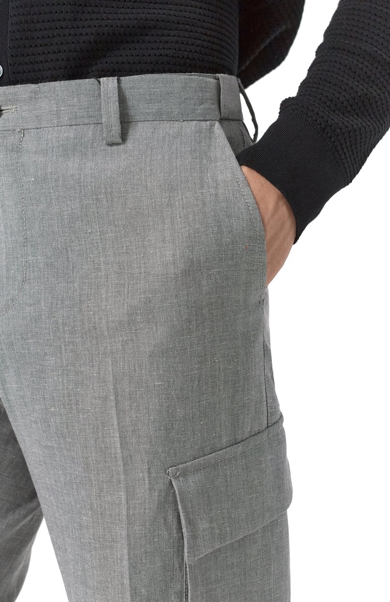 Мужские брюки-карго из шерсти и льна CORNELIANI серого цвета, арт. 254L02-2514164 | Фото 5 (Материал внешний: Шерсть, Лен; Длина (брюки, джинсы): Стандартные; Материал сплава: Проставлено; Драгоценные камни: Проставлено; Силуэт М (брюки): Карго; Случай: Повседневный; Стили: Кэжуэл)