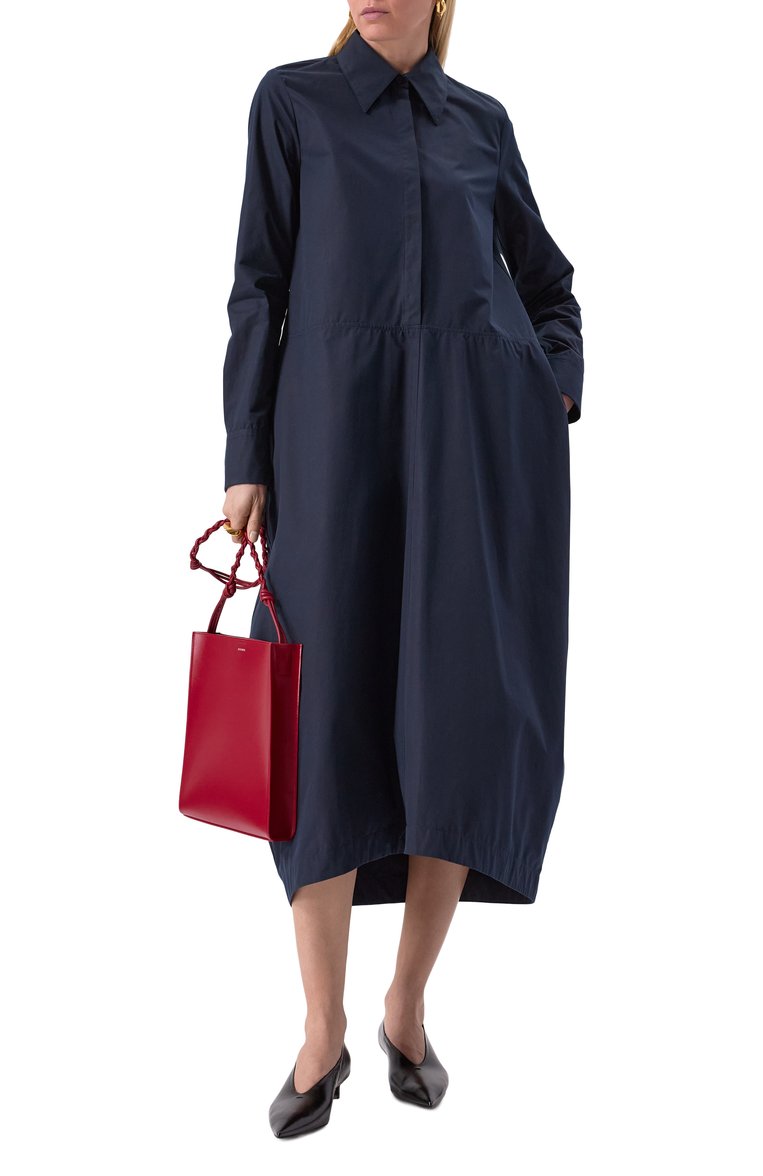 Женское хлопковое платье JIL SANDER темно-синего цвета, арт. J04CT0005-J45002 | Фото 2 (Драгоценные камни: Проставлено; Материал сплава: Проставлено; Длина Ж (юбки, платья, шорты): Миди; Рука�ва: Длинные; Стили: Минимализм; Случай: Повседневный; Женское Кросс-КТ: Платье-одежда; Материал внешний: Хлопок)