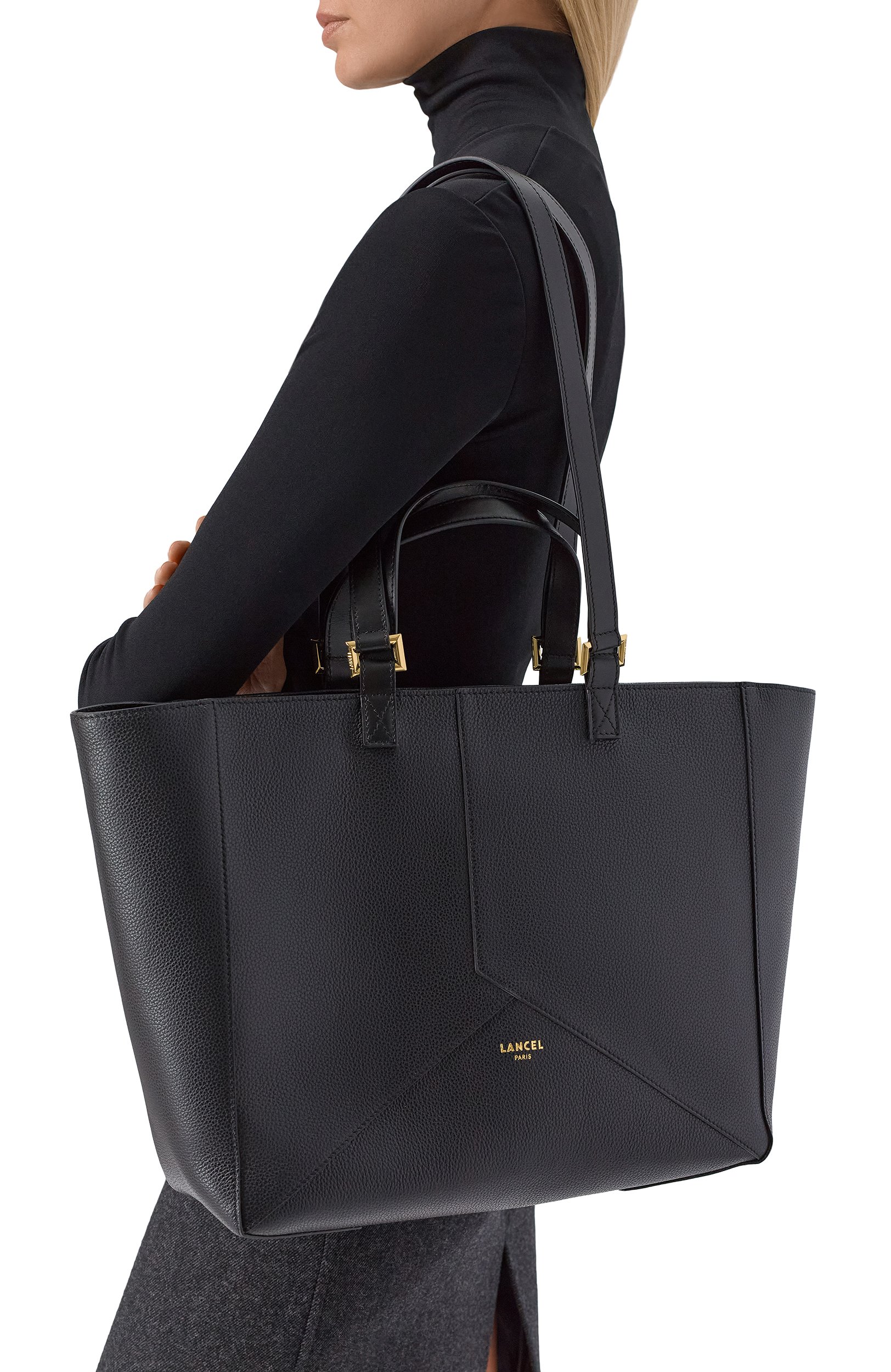 Сумка-тоут enveloppe medium LANCEL черного цвета по цене 88650 руб., арт. A14021, фото 2 Сумка-тоут enveloppe medium LANCEL, арт. A14021, фото 2