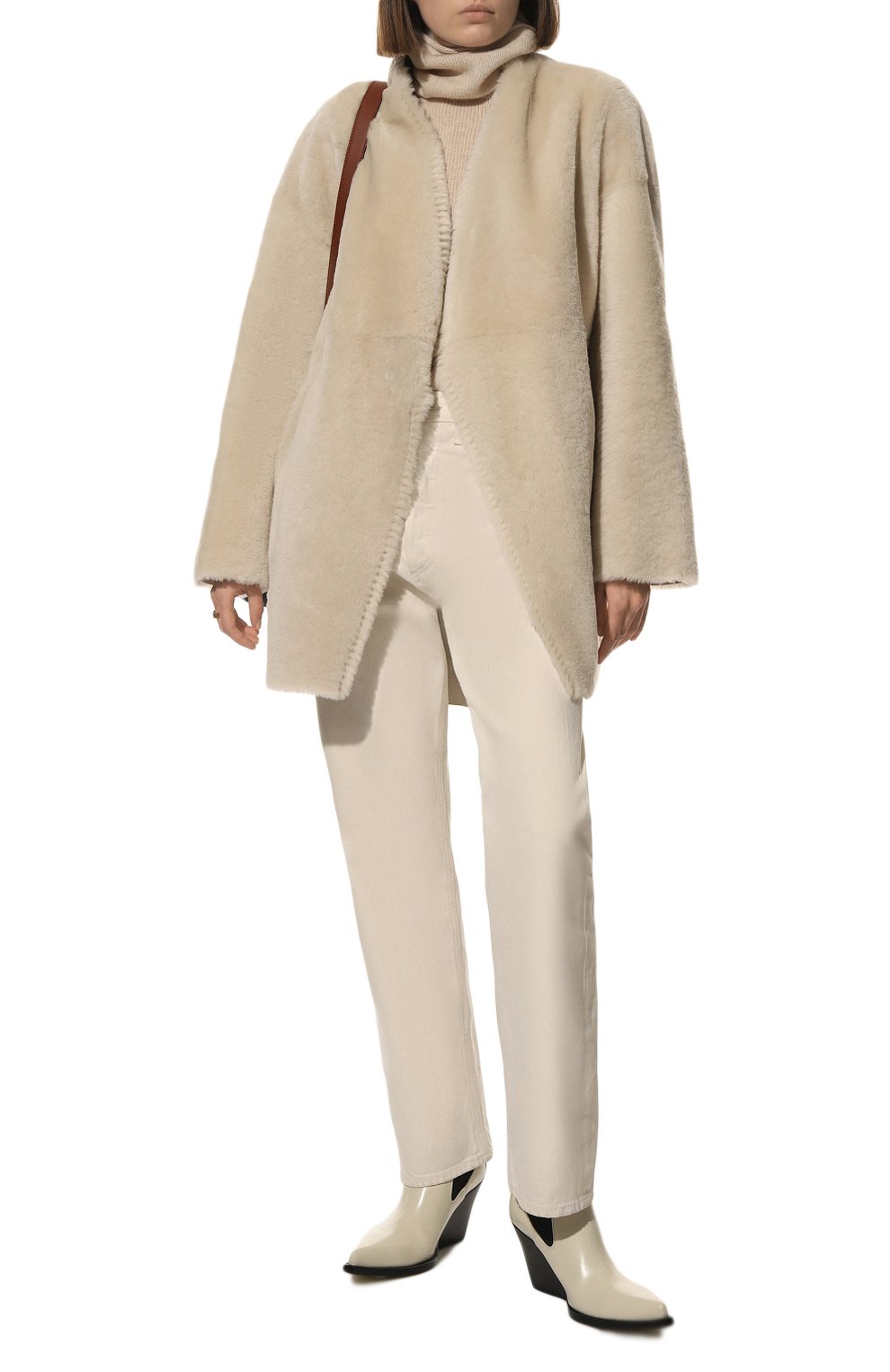 Шуба из овчины ALINE кремового цвета по цене 250000 руб., арт. AL22FW010907, фото 2 Шуба из овчины ALINE, арт. AL22FW010907, фото 2