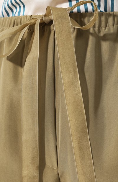 Шелковые брюки ROBERTO CAVALLI хаки цвета по цене 72500 руб., арт. IQT225/SY014, фото 5 Шелковые брюки ROBERTO CAVALLI, арт. IQT225/SY014, фото 5