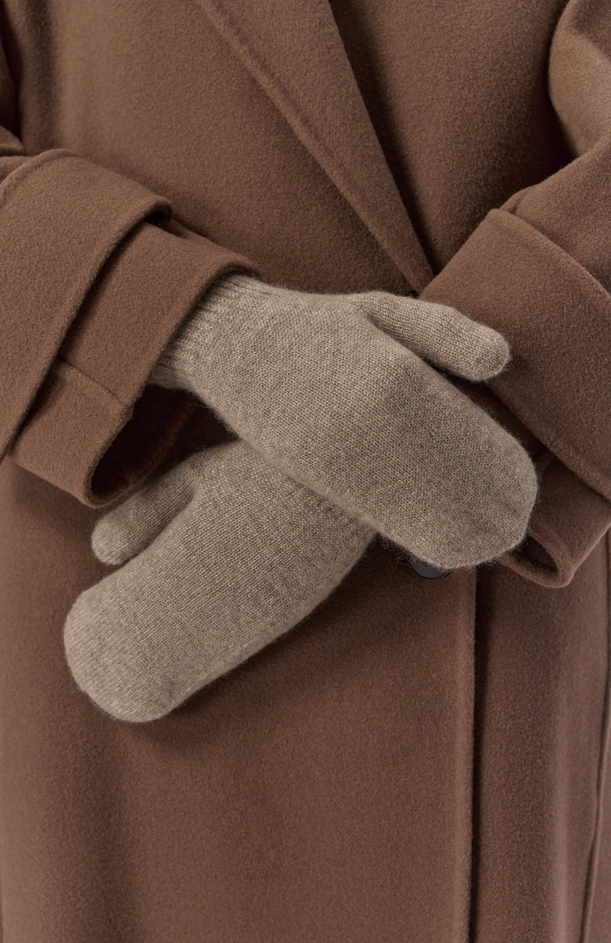 Кашемировые варежки TEGIN бежевого цвета по цене 15800 руб., арт. 1641-004, фото 2 Кашемировые варежки TEGIN, арт. 1641-004, фото 2