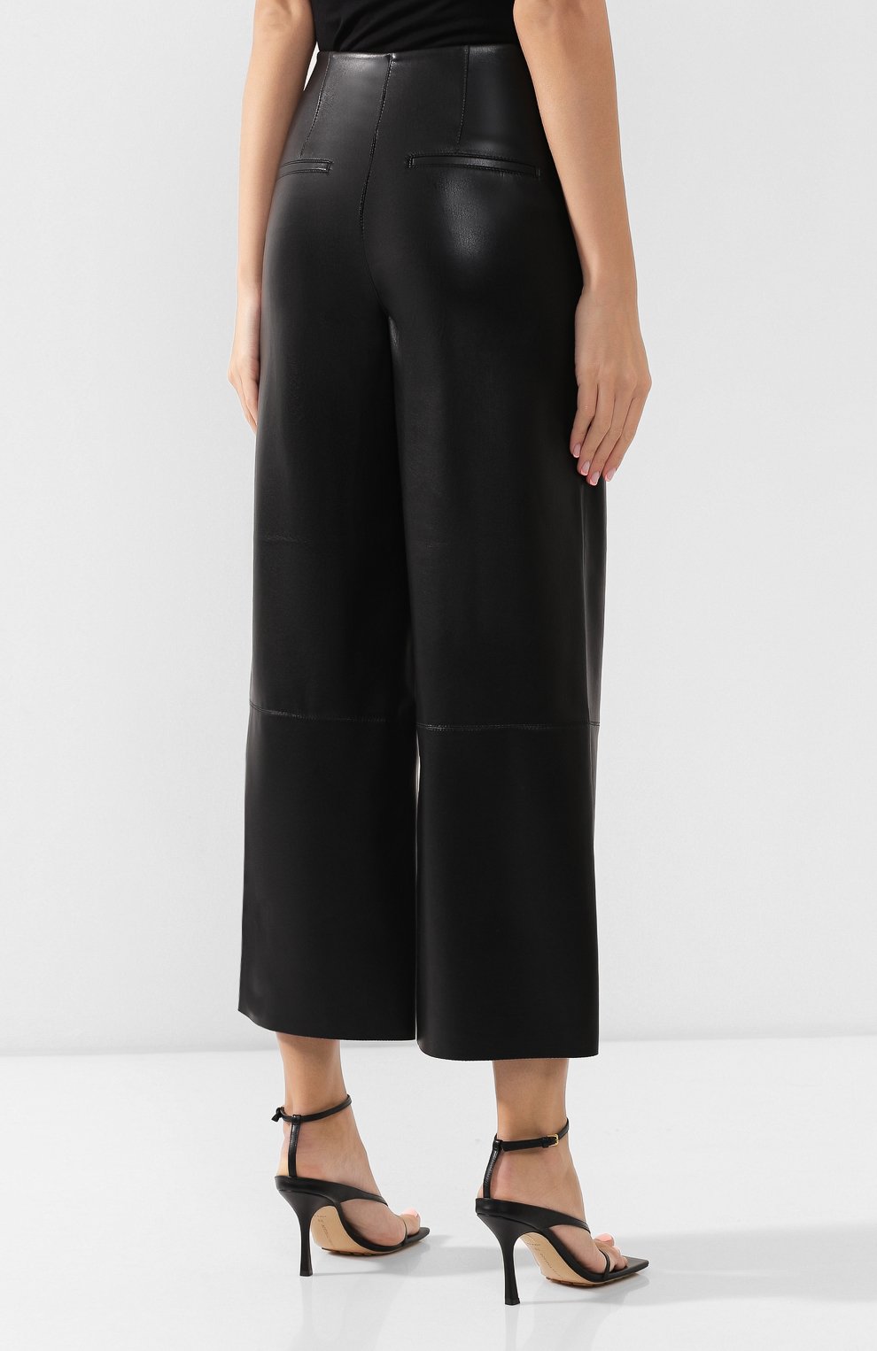 Брюки NANUSHKA черного цвета по цене 44200 руб., арт. AFRICA_BLACK_VEGAN LEATHER, фото 4 Брюки NANUSHKA, арт. AFRICA_BLACK_VEGAN LEATHER, фото 4