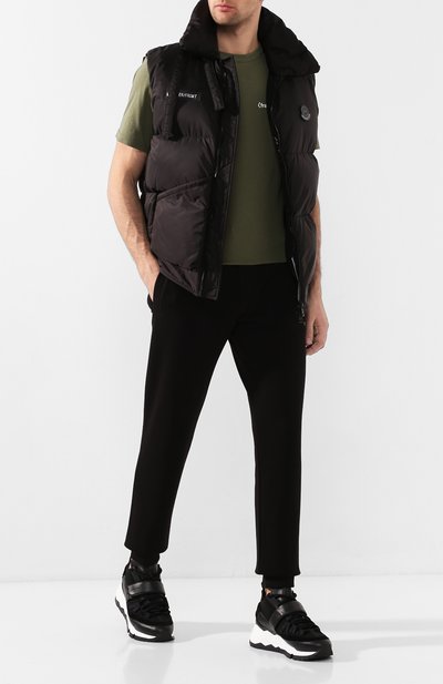 Пуховый жилет 7 moncler fragment hiroshi fujiwara MONCLER GENIUS черного цвета по цене 77700 руб., арт. E2-09U-43303-50-54155, фото 2 Пуховый жилет 7 moncler fragment hiroshi fujiwara MONCLER GENIUS, арт. E2-09U-43303-50-54155, фото 2
