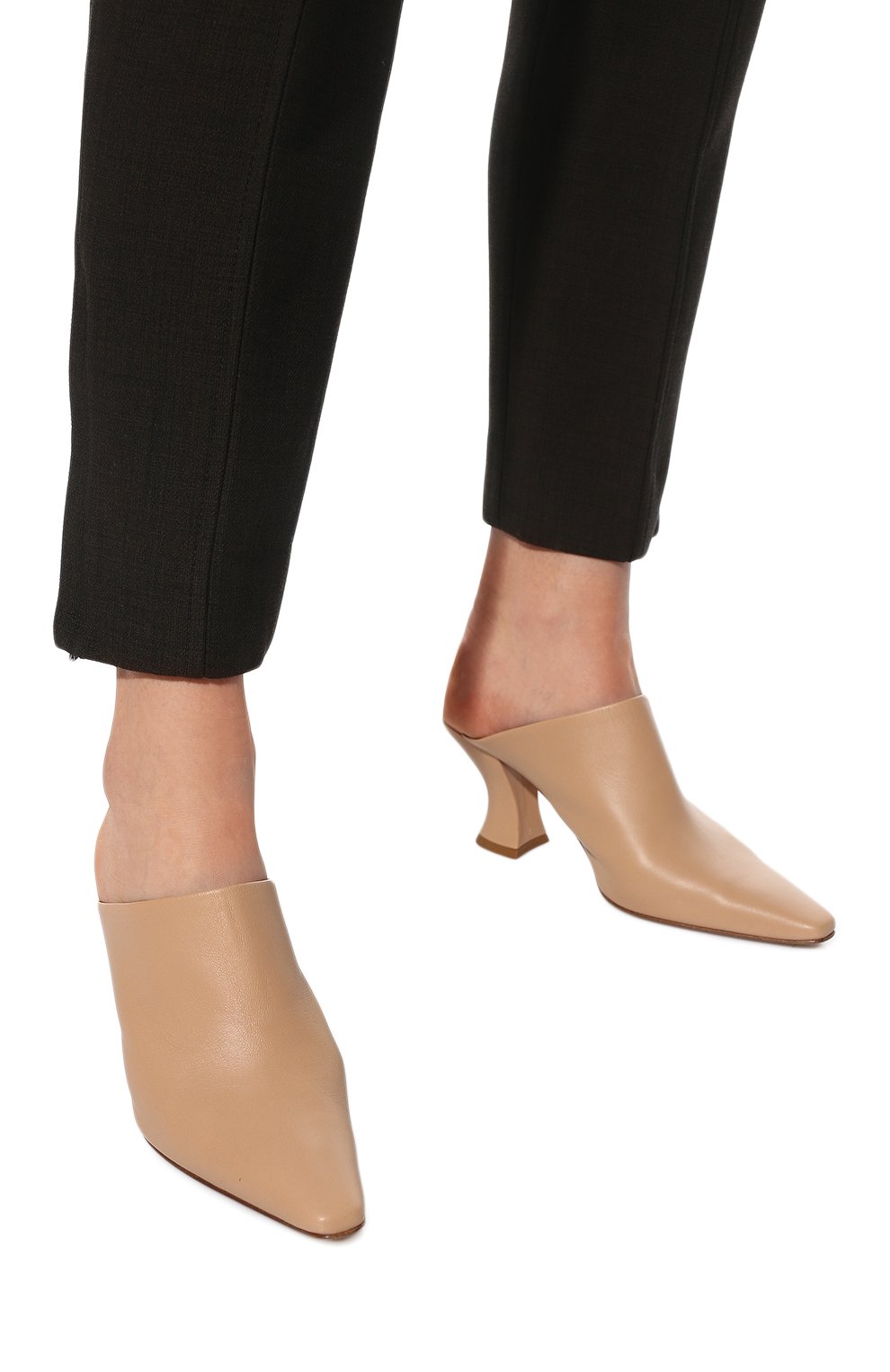 Кожаные сабо BOTTEGA VENETA бежевого цвета по цене 66550 руб., арт. 608838/VBSD0, фото 3 Кожаные сабо BOTTEGA VENETA, арт. 608838/VBSD0, фото 3