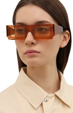 Женские солнцезащитные очки JACQUEMUS коричневого цвета, арт. LES LUNETTES S0LEIL SHADE 0F 0RANGE | Фото 2 (Кросс-КТ: С/з-унисекс; Региональные ограничения белый список (Axapta Mercury): Не проставлено, RU; Нос: Не проставлено; Материал: Пластик; Тип очков: С/з; Оптика Гендер: оптика-унисекс; Очки форма: Прямоугольные)