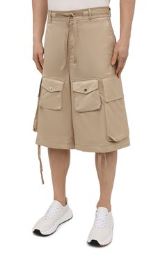 Мужские хлопковые шорты 2 moncler 1952 MONCLER GENIUS бежевого цвета, арт. G1-092-2B703-00-5499M | Фото 3 (Материал внешний: Хлопок; Длина Шорты М: Ниже колена; Мужское Кросс-КТ: Шорты-одежда; Принт: Без принта; Стили: Гранж; Силуэт М (брюки): Карго; Случай: Повседневный; Драгоценные камни: Проставлено; Материал сплава: Проставлено)
