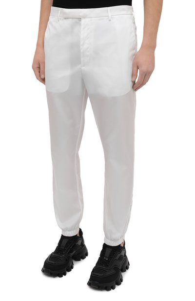 Джоггеры PRADA белого цвета по цене 125000 руб., арт. SPH109-1WQ8-F0009-211, фото 3 Джоггеры PRADA, арт. SPH109-1WQ8-F0009-211, фото 3