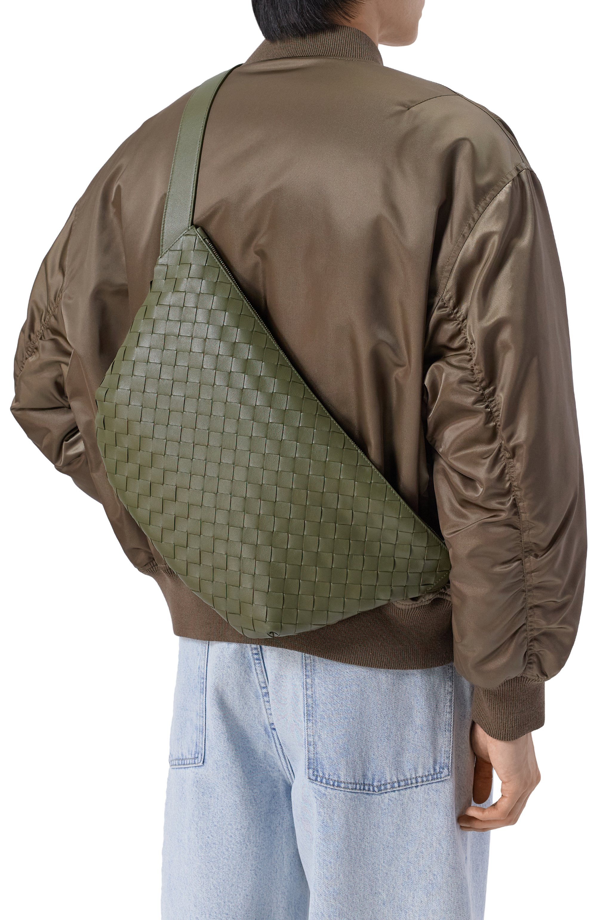 Сумка intrecciato day BOTTEGA VENETA хаки цвета по цене 346500 руб., арт. 855415/V2HL1, фото 2 Сумка intrecciato day BOTTEGA VENETA, арт. 855415/V2HL1, фото 2