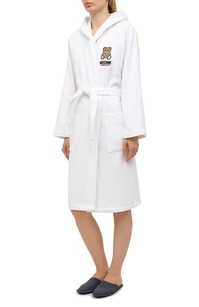 Хлопковый халат MOSCHINO белого цвета по цене 22200 руб., арт. A7301/9040, фото 3 Хлопковый халат MOSCHINO, арт. A7301/9040, фото 3