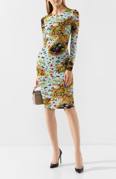 Платье с принтом VERSACE JEANS COUTURE разноцветного цвета по цене 24800 руб., арт. D2HUA448-UDP938/S0529, фото 2 Платье с принтом VERSACE JEANS COUTURE, арт. D2HUA448-UDP938/S0529, фото 2