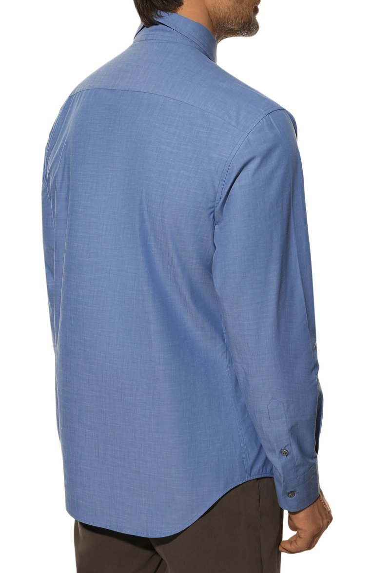 Мужская хлопковая рубашка BRIONI голубого цвета, арт. SCCA0L/P1005 | Фото 4 (Манжеты: На пуговицах; Воротник: Кент; Рукава: Длинные; Случай: Повседневный; Длина (для топов): Стандартные; Рубашки М: Slim Fit; Материал сплава: Проставлено; Материал внешний: Хлопок; Принт: Однотонные; Драгоценные камни: Проставлено; Стили: Кэжуэл)