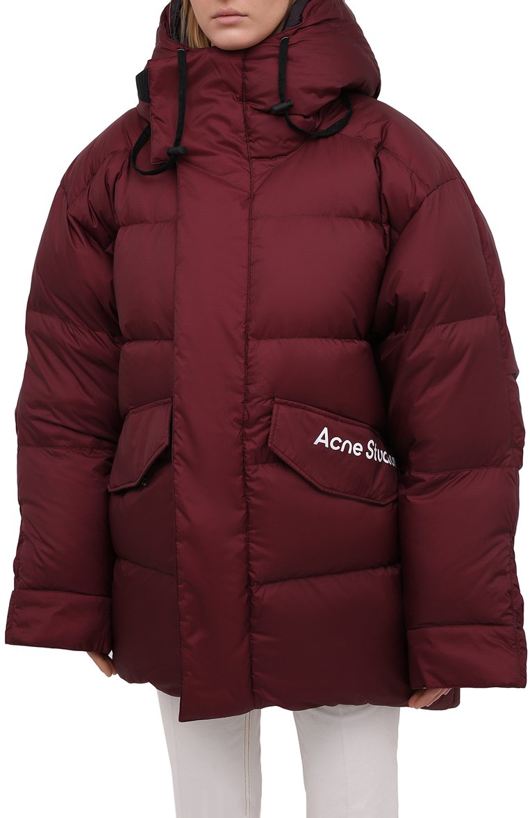 Женский пуховик ACNE STUDIOS бордового цвета, арт. B90401 | Фото 3 (Материал подклада: Синтетический материал; Материал внешний: Синтетический материал; Стили: Спорт-шик; Рукава: Длинные; Длина (верхняя одежда): До середины бедра; Материал утеплителя: Пух и перо; Кросс-КТ: Пуховик)