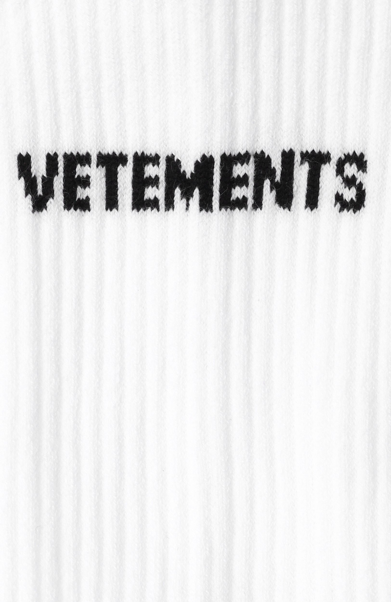 Хлопковые носки VETEMENTS белого цвета по цене 14850 руб., арт. UH27S0300W, фото 2 Хлопковые носки VETEMENTS, арт. UH27S0300W, фото 2