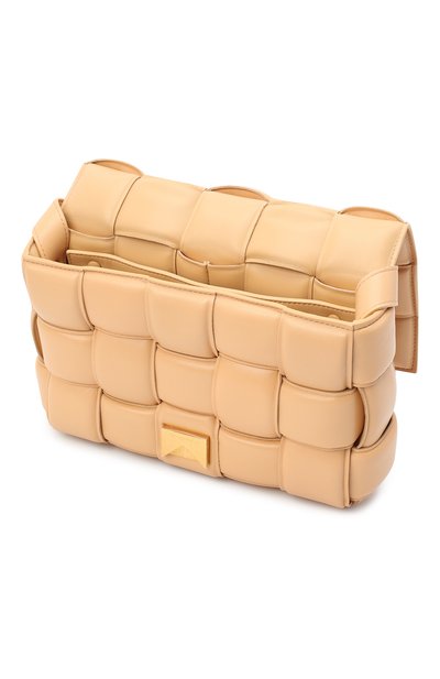 Сумка padded cassette BOTTEGA VENETA бежевого цвета по цене 523000 руб., арт. 591970/VCQR1, фото 4 Сумка padded cassette BOTTEGA VENETA, арт. 591970/VCQR1, фото 4