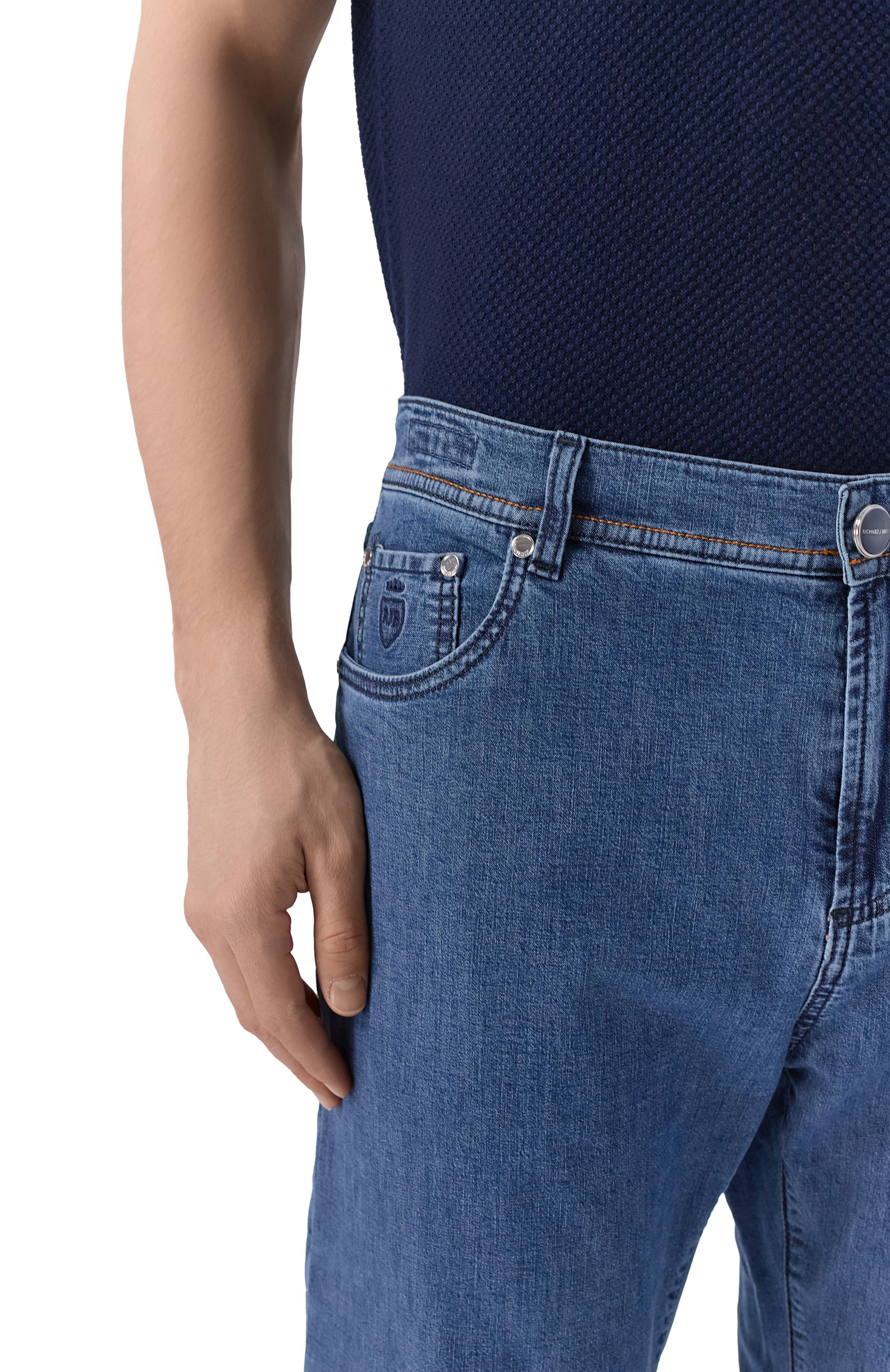 Джинсы roma RICHARD J. BROWN синего цвета по цене 69950 руб., арт. R0MA RZ/T15, фото 5 Джинсы roma RICHARD J. BROWN, арт. R0MA RZ/T15, фото 5
