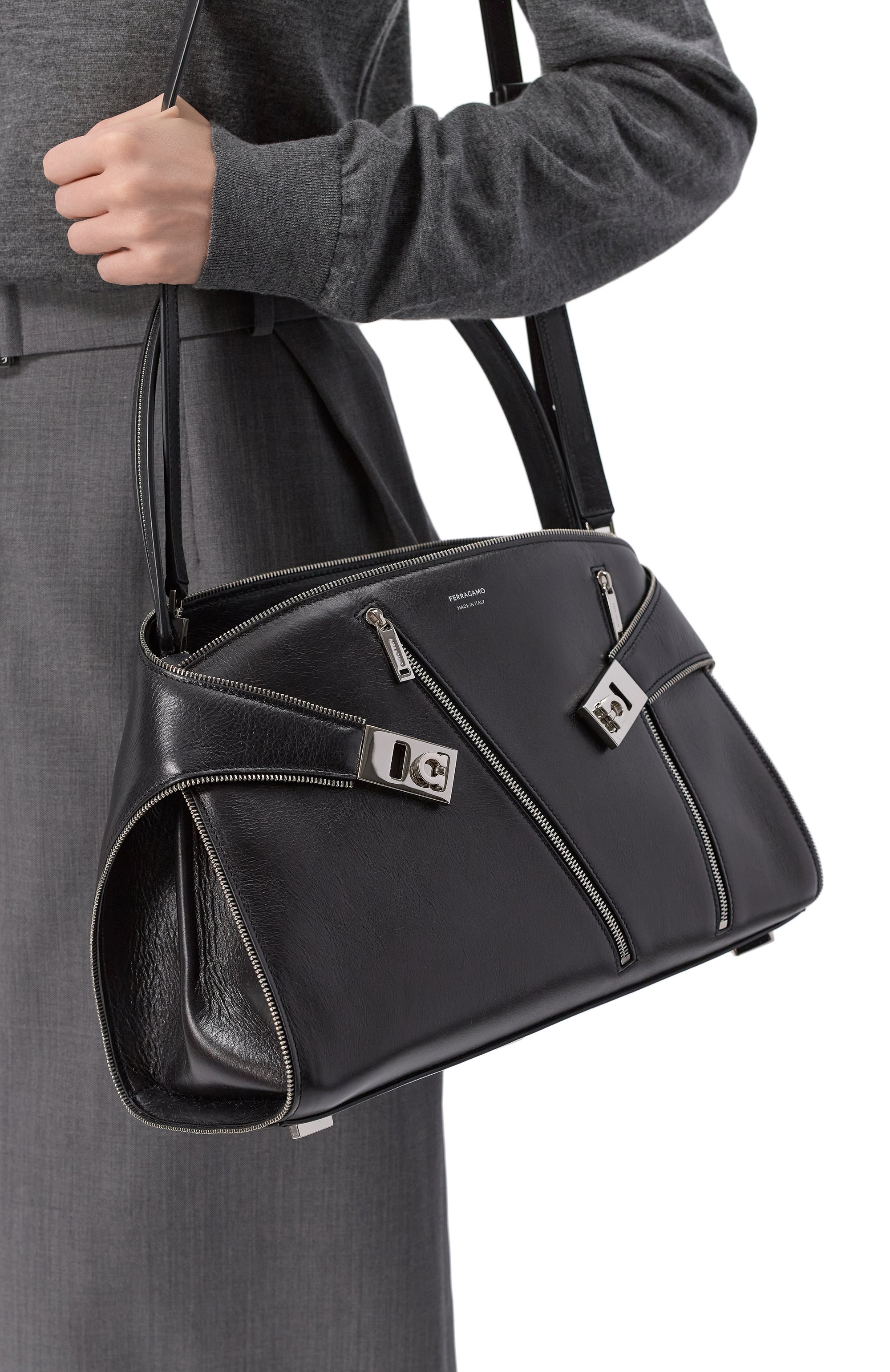 Сумка hug soft medium FERRAGAMO, арт. 21A444/787864, фото 2