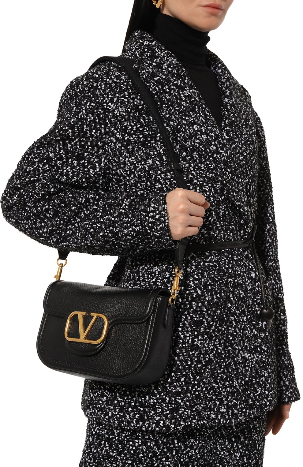 Сумка alltime VALENTINO черного цвета по цене 329000 руб., арт. 5W0B0N20/IMZ, фото 2 Сумка alltime VALENTINO, арт. 5W0B0N20/IMZ, фото 2