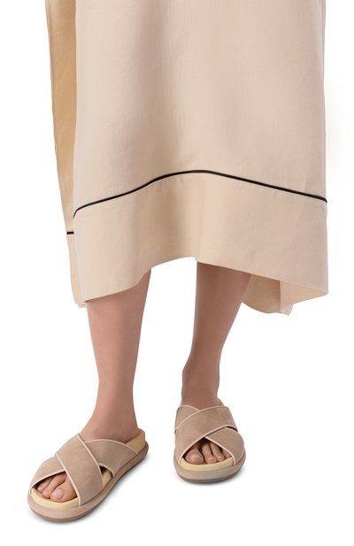 Замшевые шлепанцы SANTONI бежевого цвета по цене 97550 руб., арт. WHXG72177G0MNUPI, фото 2 Замшевые шлепанцы SANTONI, арт. WHXG72177G0MNUPI, фото 2