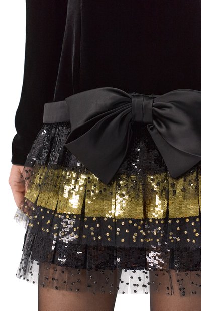 Платье с отделкой пайетками VALENTINO черного цвета по цене 1130000 руб., арт. 7B0VAGD1/9Q9, фото 4 Платье с отделкой пайетками VALENTINO, арт. 7B0VAGD1/9Q9, фото 4