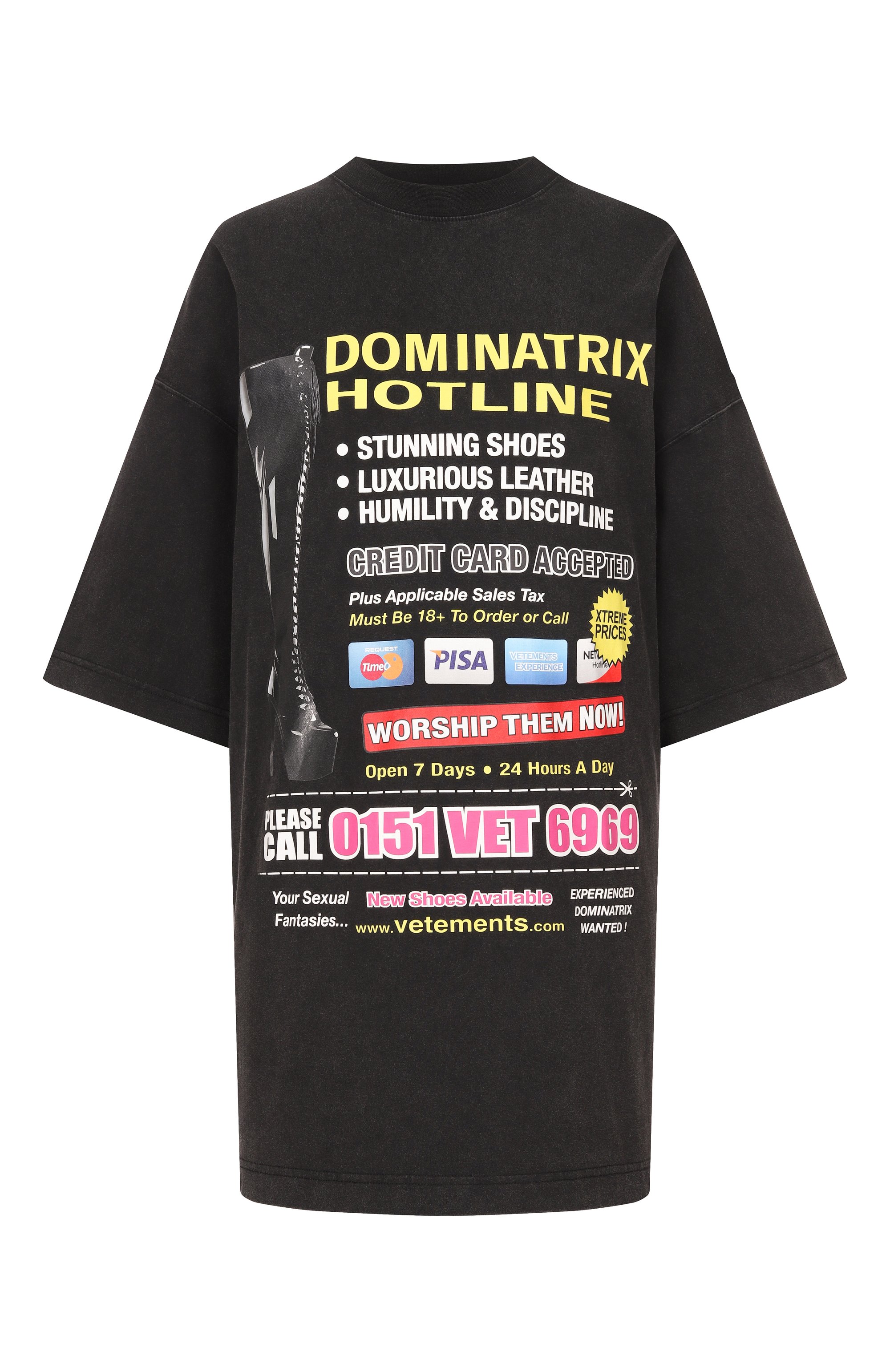 Хлопковая футболка VETEMENTS черного цвета по цене 95050 руб., арт. UA66TR740B, фото 1 Хлопковая футболка VETEMENTS, арт. UA66TR740B, фото 1
