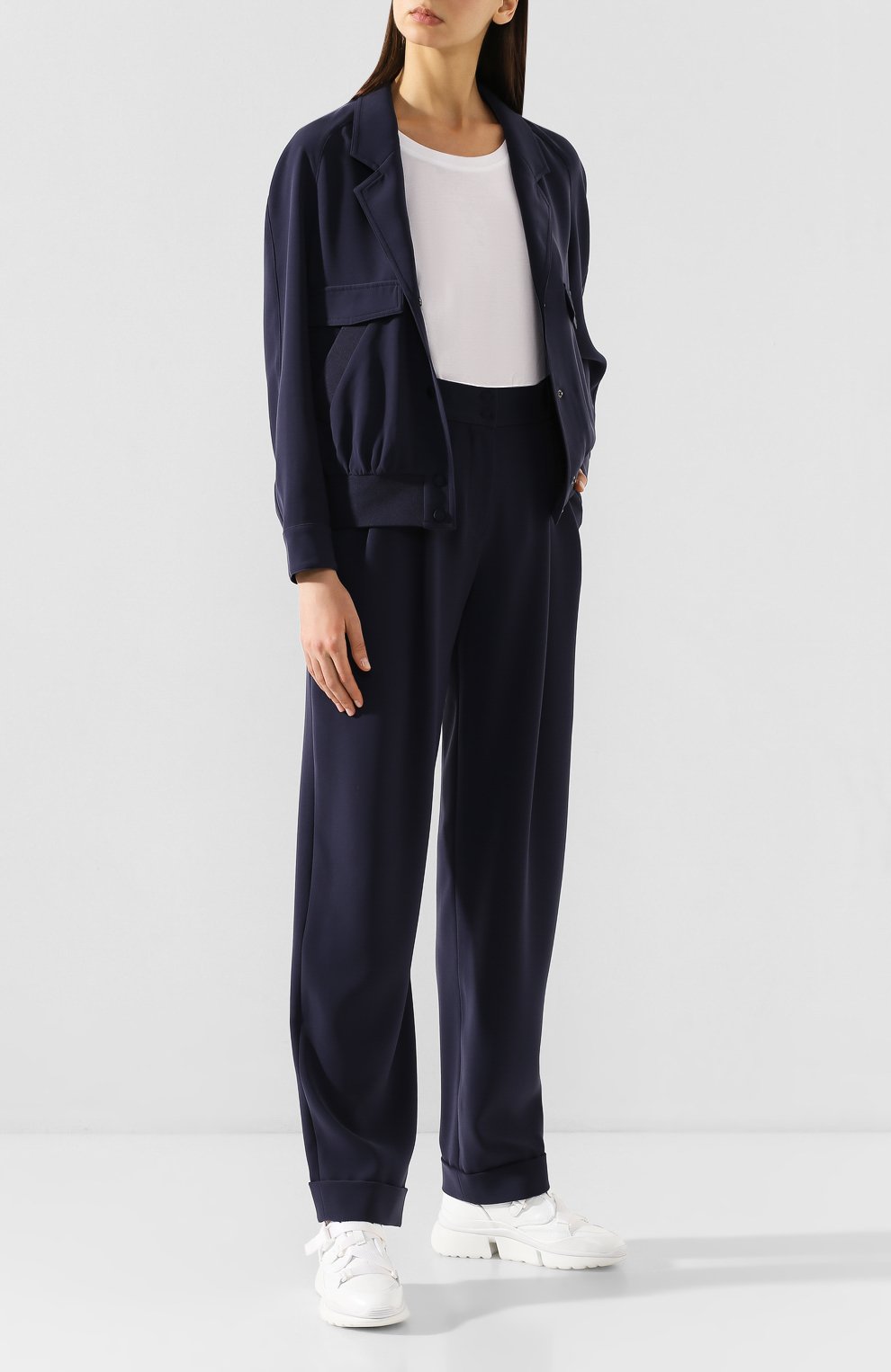 Брюки EMPORIO ARMANI темно-синего цвета по цене 48850 руб., арт. 3H2P62/2NWAZ, фото 2 Брюки EMPORIO ARMANI, арт. 3H2P62/2NWAZ, фото 2