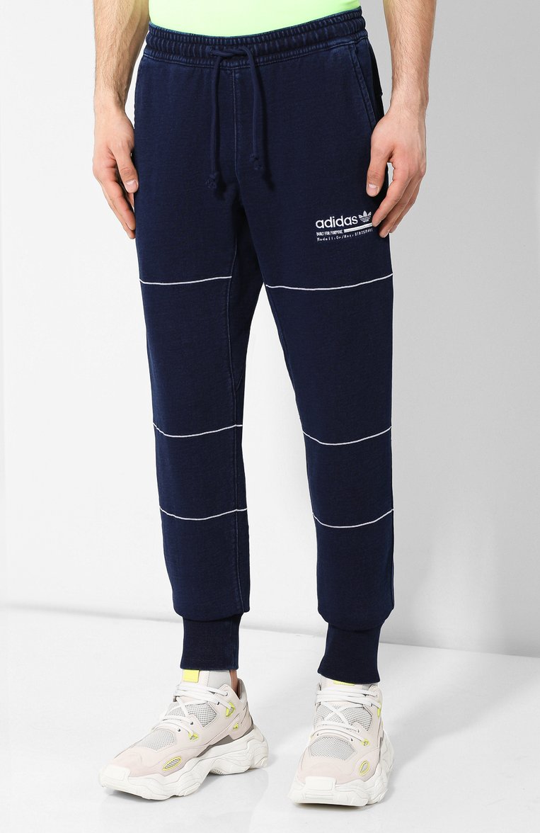 Мужские хлопковые джоггеры ADIDAS ORIGINALS темно-синего цвета, арт. DV1949 | Фото 3 (Материал внешний: Хлопок; Длина (брюки, джинсы): Стандартные; Сил�уэт М (брюки): Джоггеры; Стили: Кэжуэл)