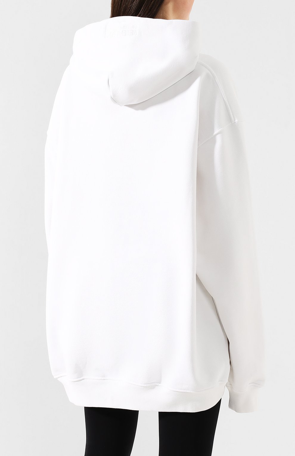 Хлопковое худи VETEMENTS белого цвета по цене 56400 руб., арт. SS20TR377 1619/W/WHITE, фото 4 Хлопковое худи VETEMENTS, арт. SS20TR377 1619/W/WHITE, фото 4