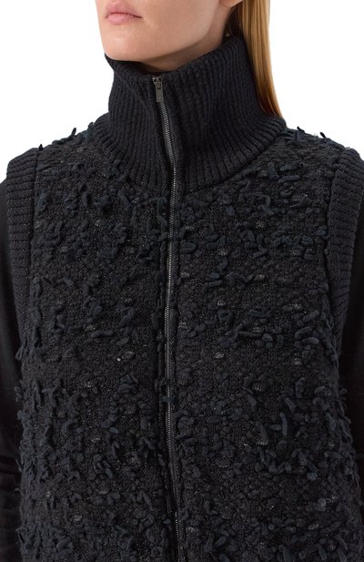 Утепленный жилет AND THE BRAND черного цвета по цене 92680 руб., арт. W26-VC001-1002-900, фото 5 Утепленный жилет AND THE BRAND, арт. W26-VC001-1002-900, фото 5