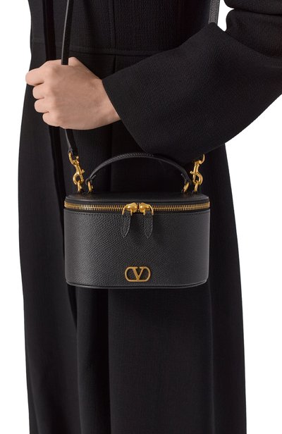 Сумка vlogo VALENTINO черного цвета по цене 154500 руб., арт. 9W2P0AX8/SNP, фото 2 Сумка vlogo VALENTINO, арт. 9W2P0AX8/SNP, фото 2