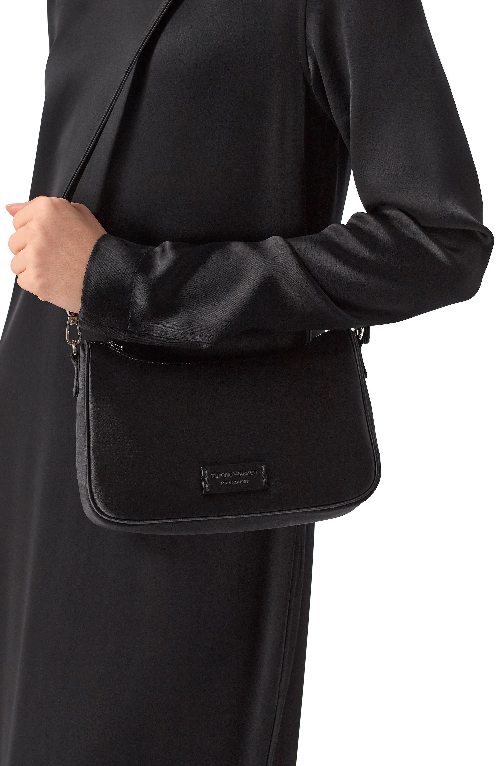 Сумка EMPORIO ARMANI черного цвета по цене 49950 руб., арт. EW004196/AF24801, фото 2 Сумка EMPORIO ARMANI, арт. EW004196/AF24801, фото 2
