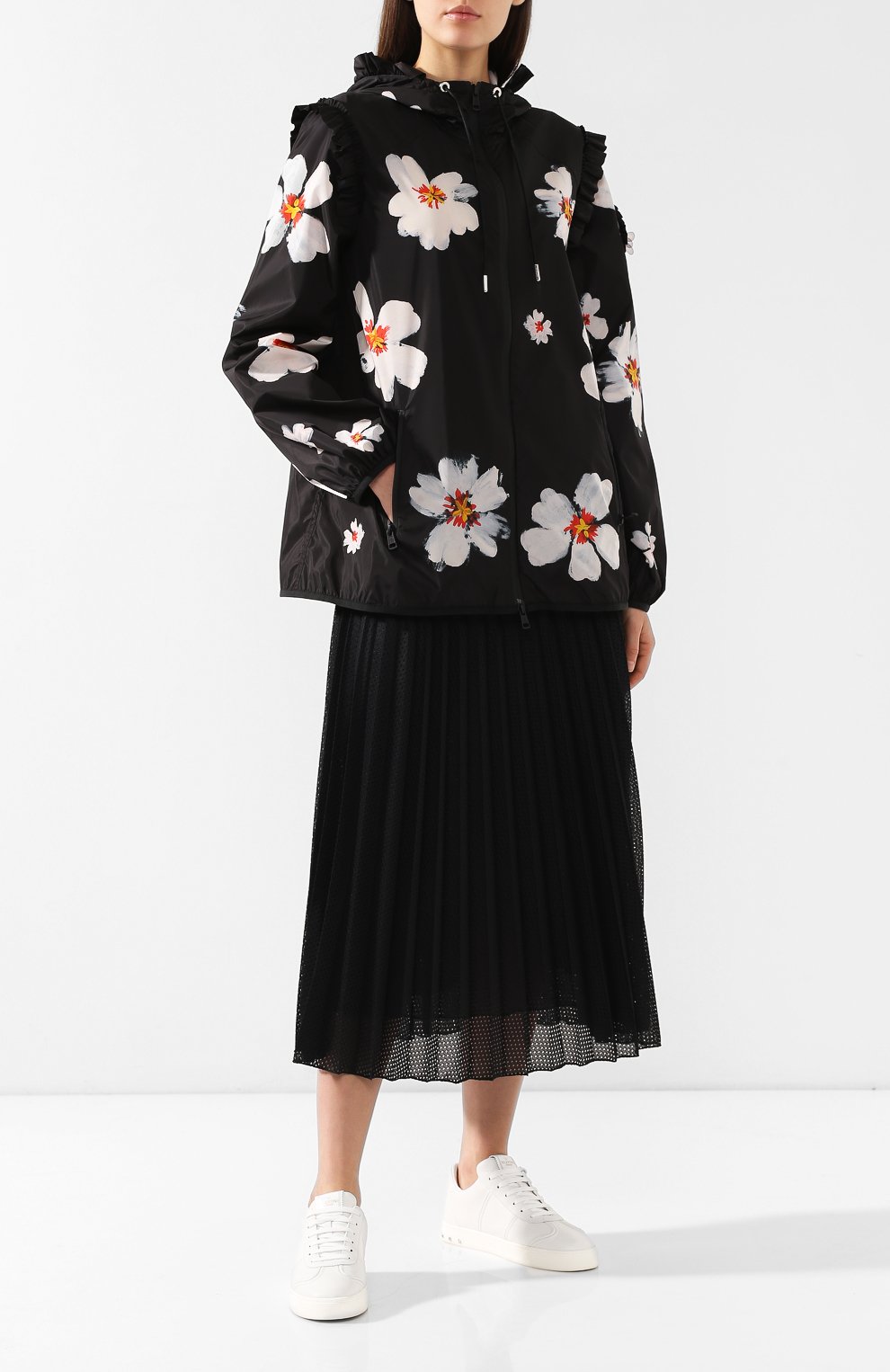 Куртка 4 moncler simone rocha MONCLER GENIUS черного цвета по цене 98700 руб., арт. E1-09W-46001-05-C0057, фото 2 Куртка 4 moncler simone rocha MONCLER GENIUS, арт. E1-09W-46001-05-C0057, фото 2
