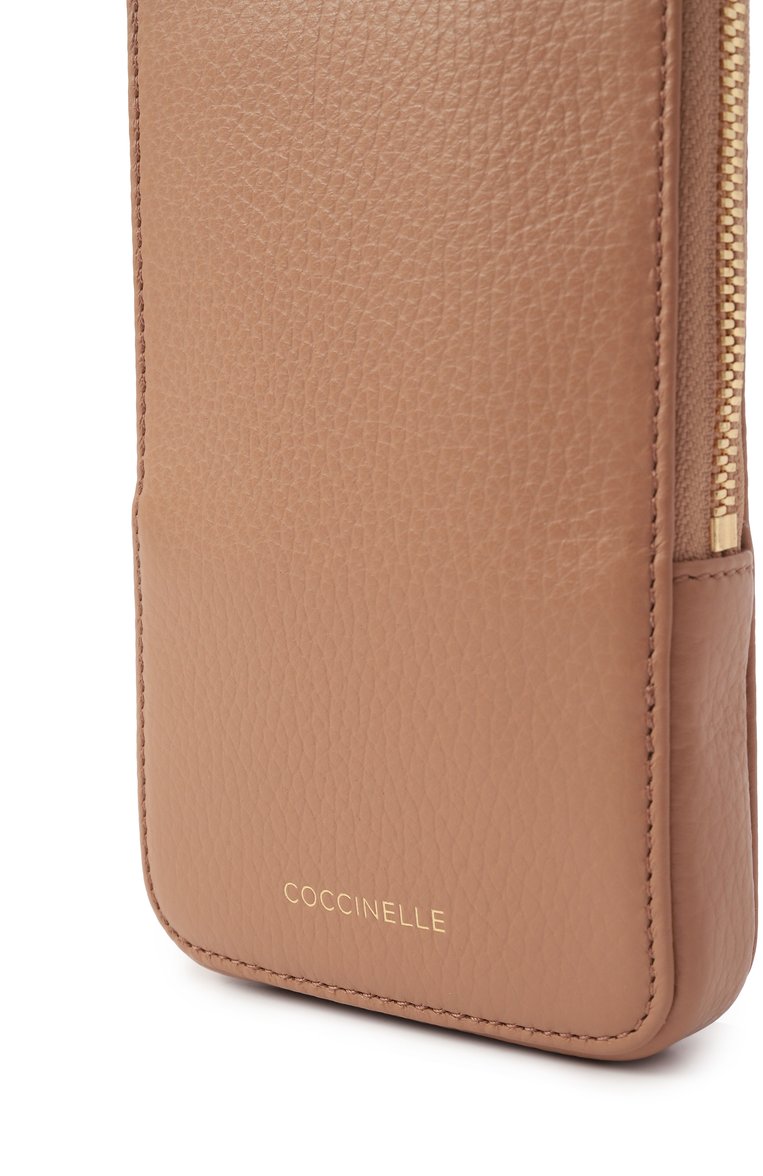 Кожаный чехол flor для телефона COCCINELLE бежевого цвета, арт. E5MI5270101 | Фото 3 (Региональные ограничения белый список (Axapta Mercury): Не проставлено; Нос: Не проставлено; Женское Кросс-КТ: Кожа iPhone)