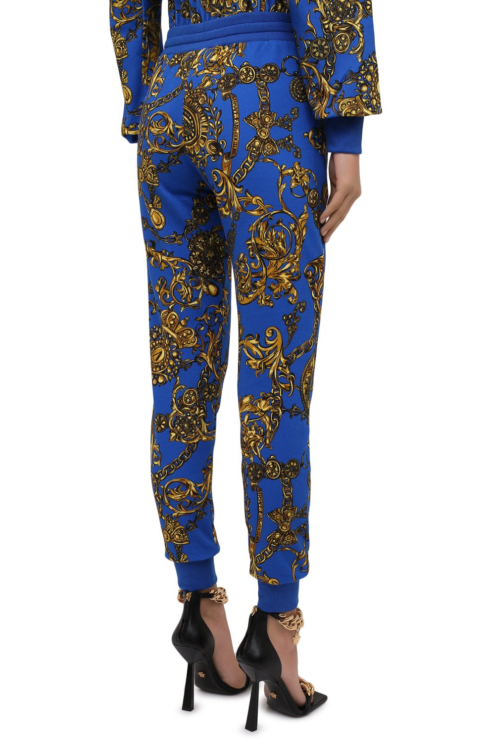Хлопковые джоггеры VERSACE JEANS COUTURE синего цвета по цене 42350 руб., арт. 71HAA310-71DP310 FELPA GAR PR BAR0QUE/FS002, фото 4 Хлопковые джоггеры VERSACE JEANS COUTURE, арт. 71HAA310-71DP310 FELPA GAR PR BAR0QUE/FS002, фото 4