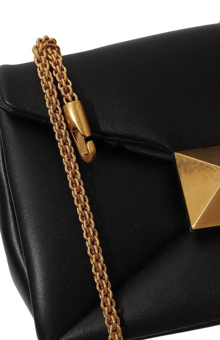 Женская сумка one stud small VALENTINO черного цвета, арт. 2W2B0K21HHX 098 | Фото 3 (Материал: Натуральная кожа; Ремень/цепочка: На ремешке; Размер: small)