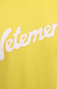 Мужская хлопковая футболка VETEMENTS желтого цвета, арт. UE51TR760Y 1614/M | Фото 5 (Рукава: Короткие; Региональные ограничения белый список (Axapta Mercury): Не проставлено; Стили: Гранж; Принт: С принтом; Длина (для топов): Удлиненные; Мужское Кросс-КТ: Футболка-одежда; Материал сплава: Проставлено; Материал внешний: Хлопок; Драгоценные камни: Проставлено)