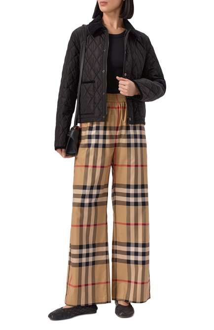 Женская куртка BURBERRY черного цвета, арт. 8105097 | Фото 2 (Материал сплава: Проставлено; Рукава: Длинные; Драгоценные камни: Проставлено; Материал внешний: Синтетический материал; Материал подклада: Хлопок; Длина (верхняя одежда): Короткие)