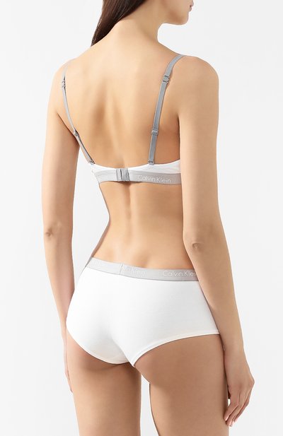 Бюстгальтер с логотипом бренда и контрастными бретельками CALVIN KLEIN белого цвета по цене 6165 руб., арт. QF1366E, фото 3 Бюстгальтер с логотипом бренда и контрастными бретельками CALVIN KLEIN, арт. QF1366E, фото 3