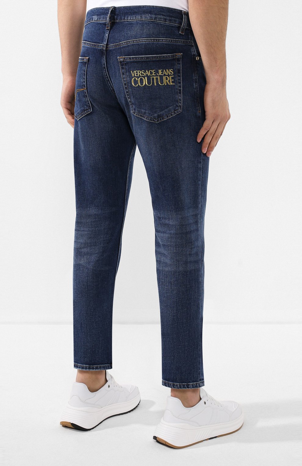 Джинсы VERSACE JEANS COUTURE синего цвета по цене 17300 руб., арт. A2GUA0SN-UUP500 RIC.VJC 19/60511, фото 4 Джинсы VERSACE JEANS COUTURE, арт. A2GUA0SN-UUP500 RIC.VJC 19/60511, фото 4