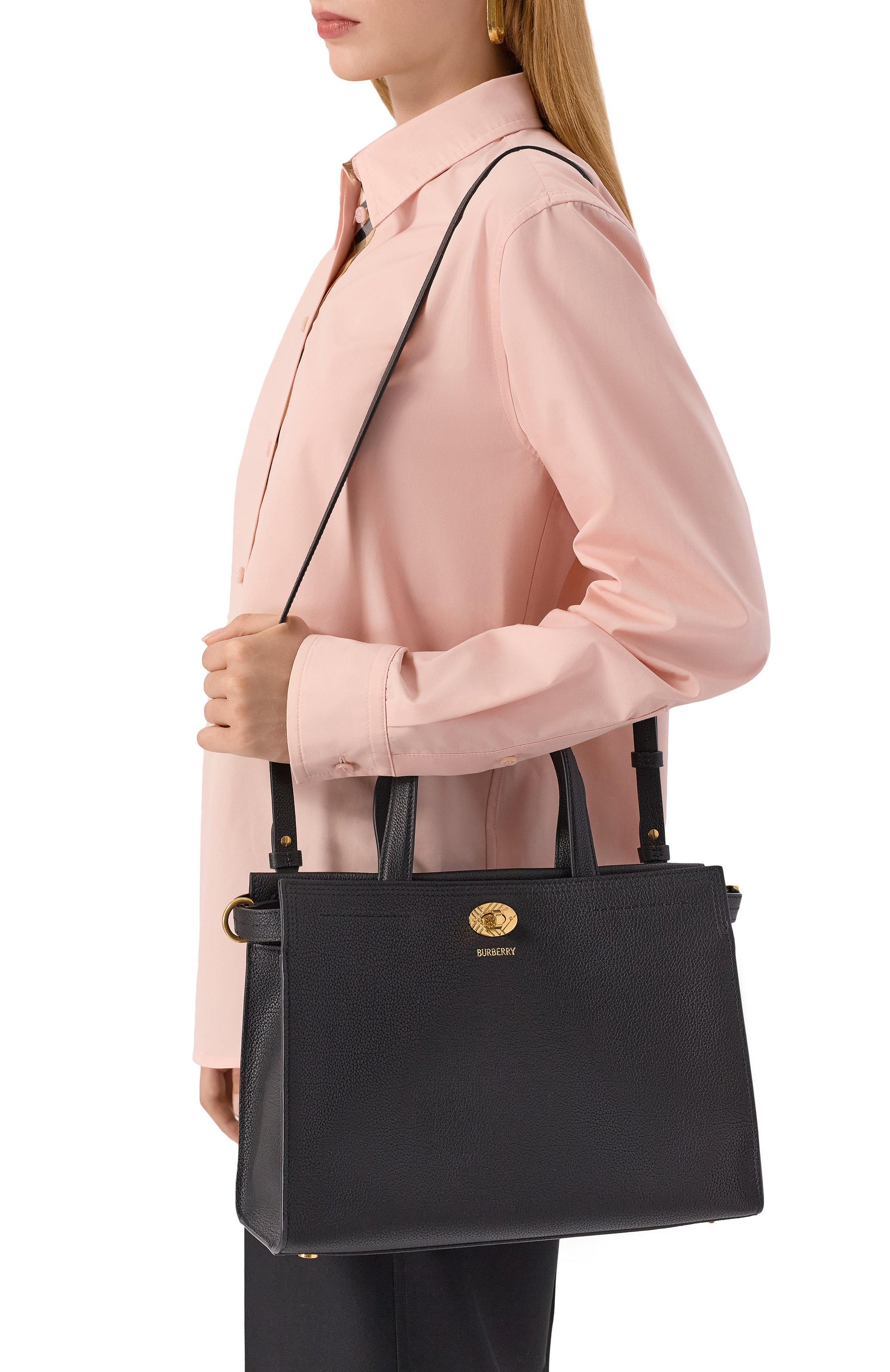 Сумка cotswolds small BURBERRY черного цвета по цене 336000 руб., арт. 8111344, фото 2 Сумка cotswolds small BURBERRY, арт. 8111344, фото 2