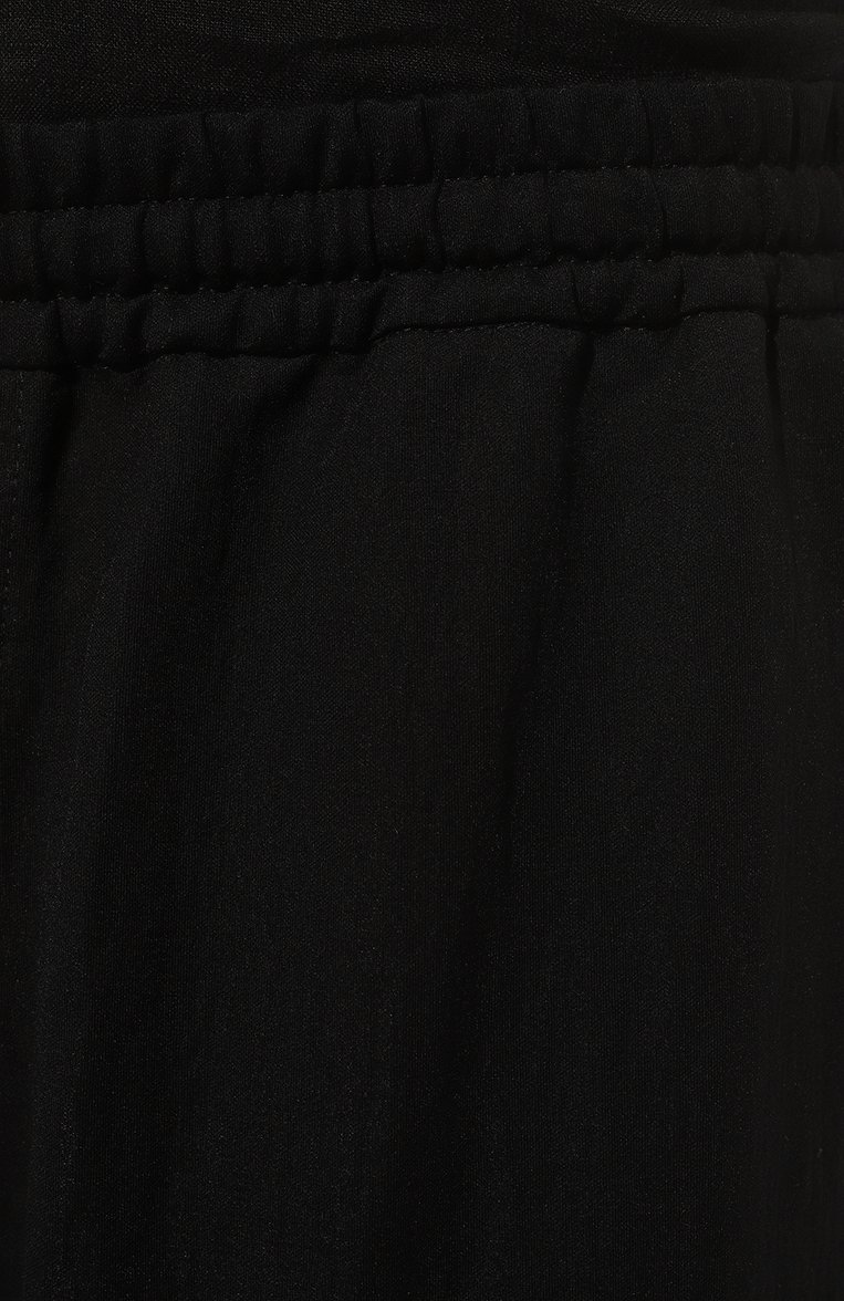 Мужские брюки HARRIS WHARF LONDON черного цвета, арт. C7017PYF | Фото 5 (Длина (брюки, джинсы): Стандартные; Случай: Повседневный; Материал внешний: Синтетический материал, Вискоза; Материал сплава: Проставлено; Драгоценные камни: Проставлено; Стили: Кэжуэл)