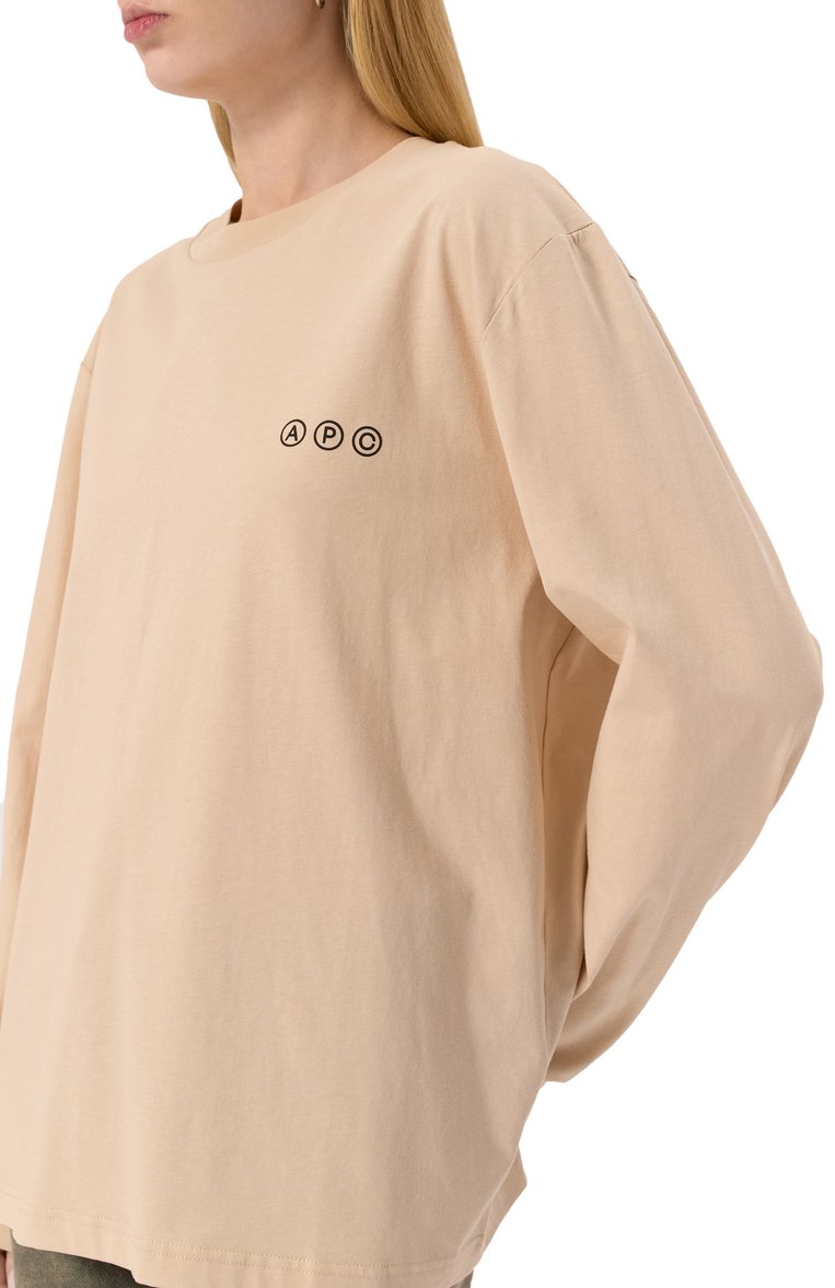 Женская хлопковый лонгслив A.P.C. бежевого цвета, арт. C0HBM-M26438 | Фото 5 (Драгоценные камни: Проставлено; Длина (для топов): Стандартные; Рукава: Длинные; Материал сплава: Проставлено; Стили: Кэжуэл; Материал внешний: Хлопок; Принт: С принтом)